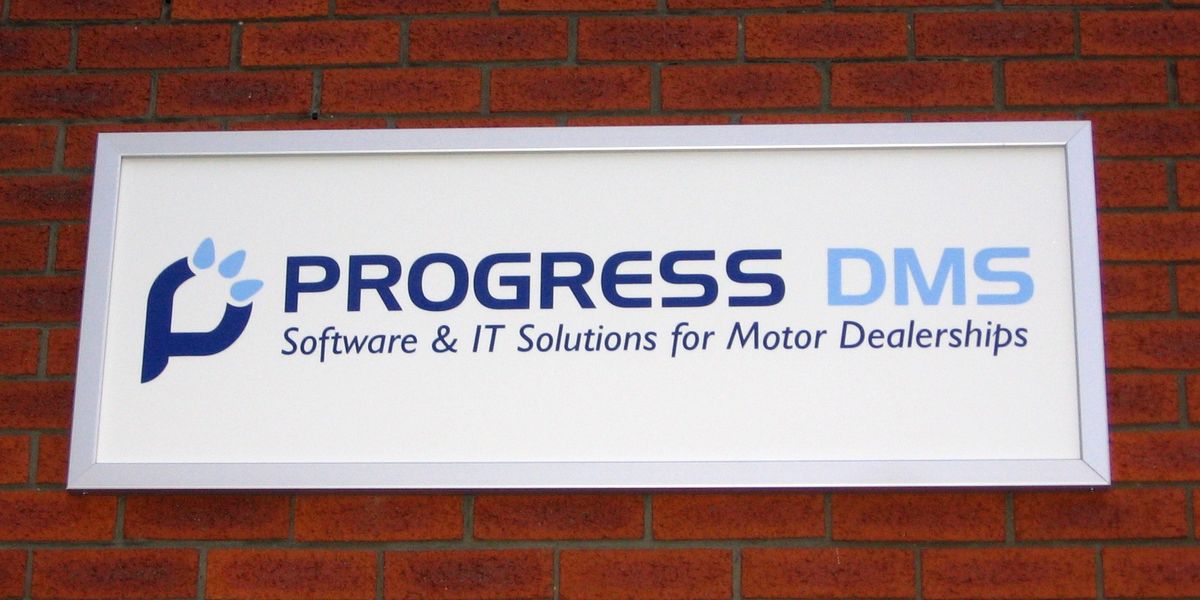 Wall-mounted expansion frame sign